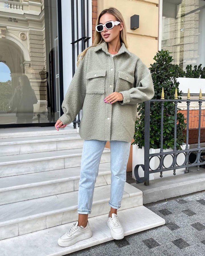 Soft fleece jacket for women with applied pockets and buttoning Lune London