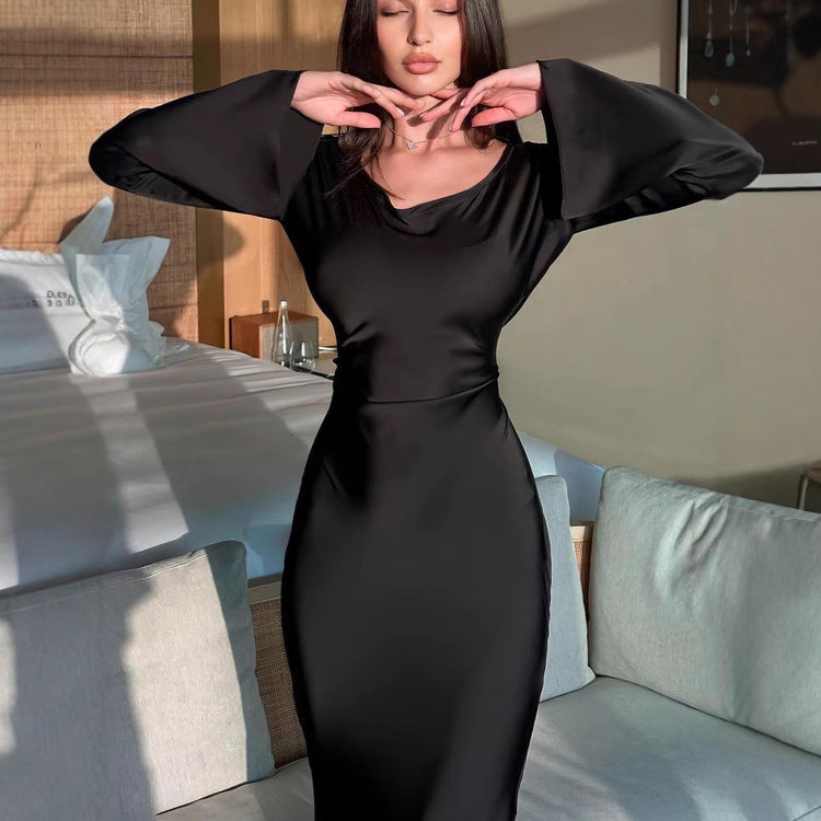 Robe maxi en satin élégante à manches longues pour femmes avec des manches larges Chic & Stil