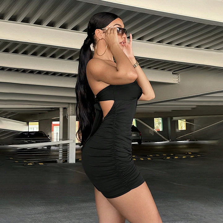 Robe mini femme avec design décolleté et nœud élégant Chic & Stil