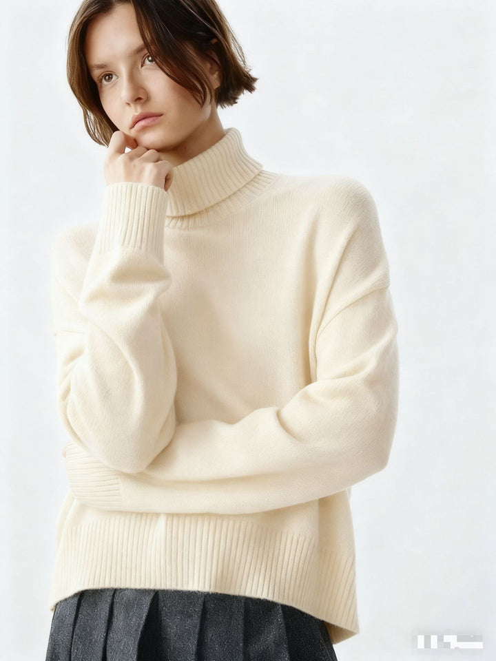Pull Femme Col Roulé Confortable avec Coupe Oversize et Structure à Fines Côtes Chic & Stil