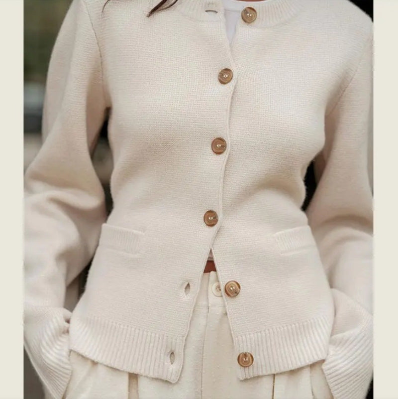 Women Elegant knitted cardigan with a loose fit and chic button details