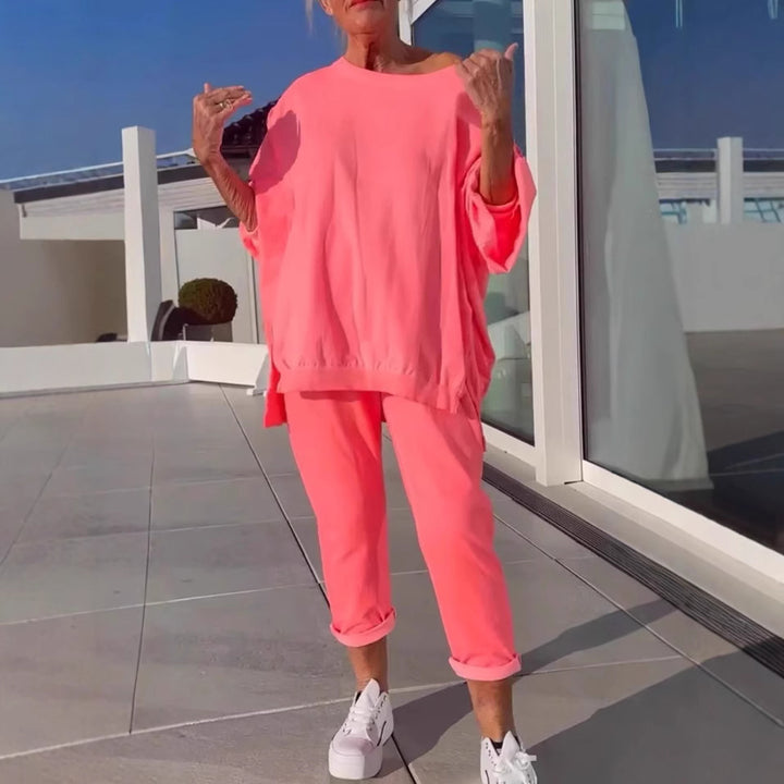 Ladies chic leisure outfit