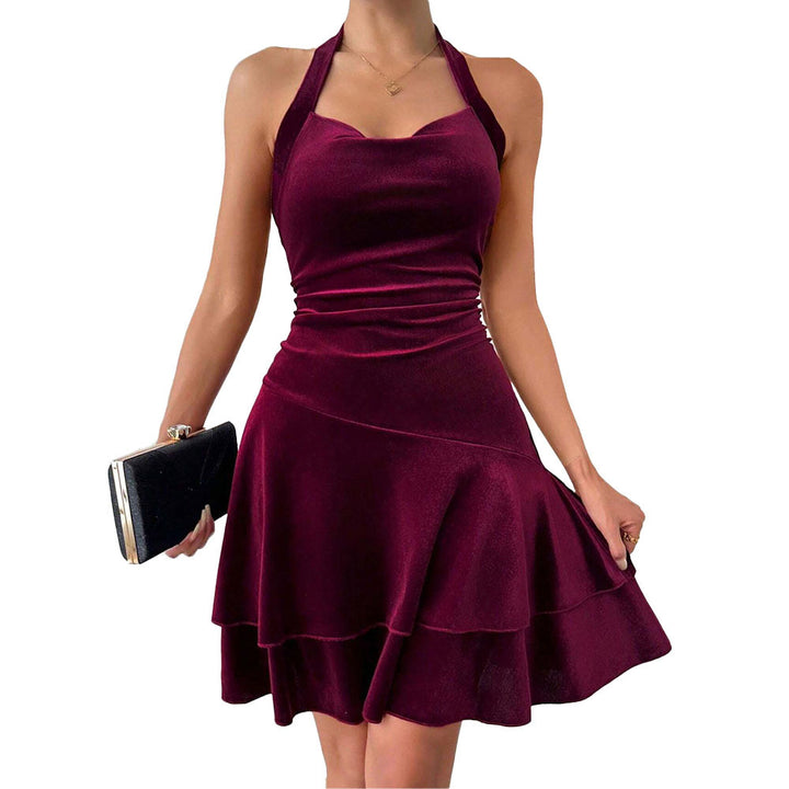 Robe de soirée ajustée pour femmes avec jupe volée et design à col halter Chic & Stil