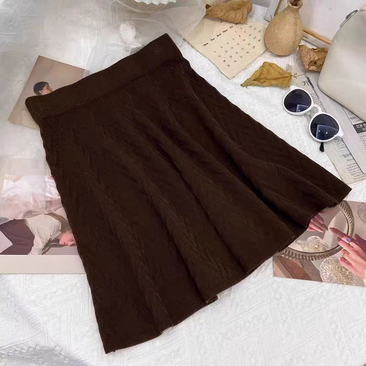 Knitted skirt for women with elegant braid details and a flattering cut Lune London