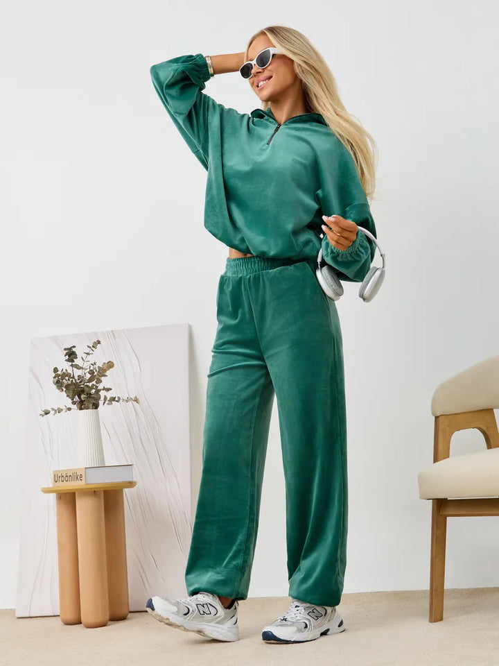 Ladies Velour Tracksuit with High Collar and Elastic Cuffs Chic & Stil