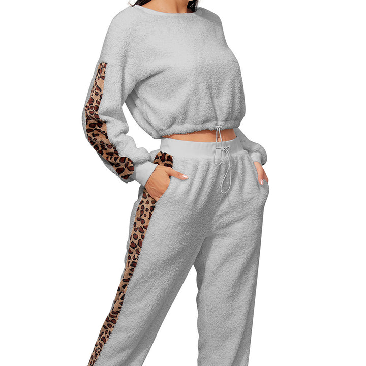 Women’s set consisting of a casual sweatshirt and stylish fleece-look joggers Lune London