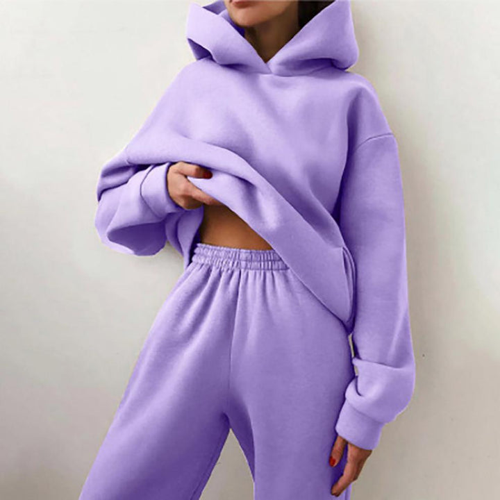Women's sporty loungewear set with oversized hoodie and comfortable jogger pants Lune London