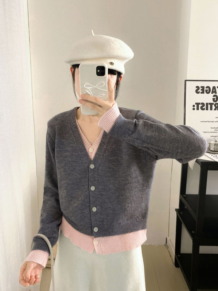 Cardigan intemporel pour femmes avec col en V et poignets contrastants Chic & Stil