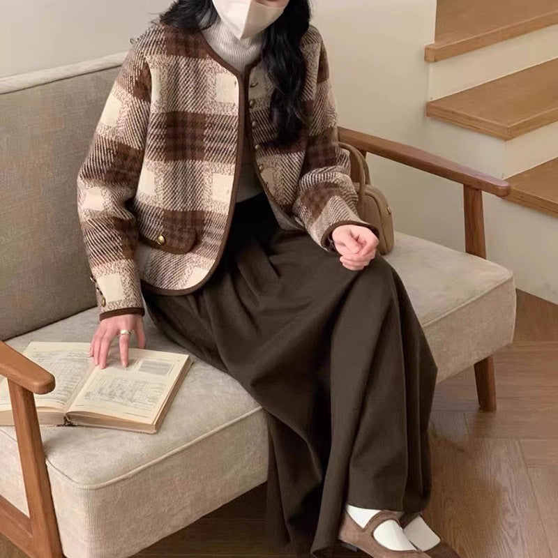 Women's leisure jacket with an elegant check pattern and button details Lune London