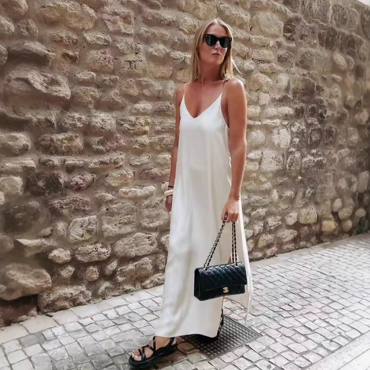 Spaghetti strap dress for ladies with an elegant cut and a fluid material Lune London