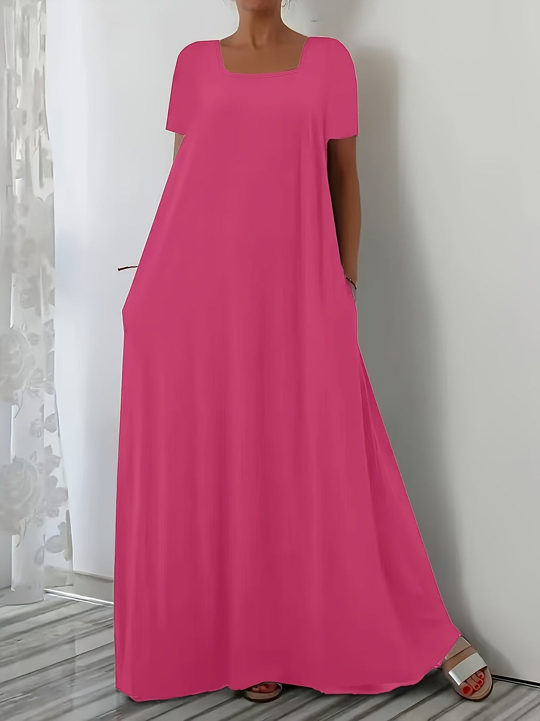 Maxi dress for women with a loose fit and practical pockets Lune London