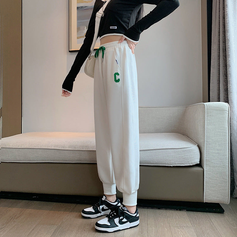 Ensemble de vêtements de loisirs sportif pour femmes avec top court et sweatpants décontractés Chic & Stil