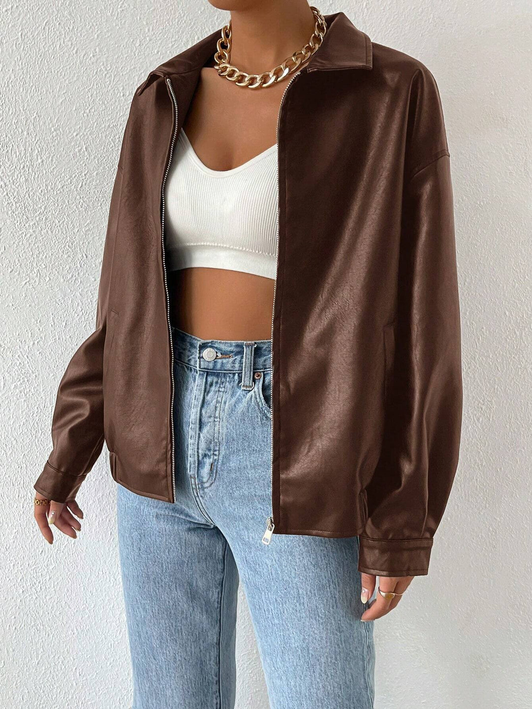 Casual faux leather jacket for women with a modern cut and a zipper Lune London