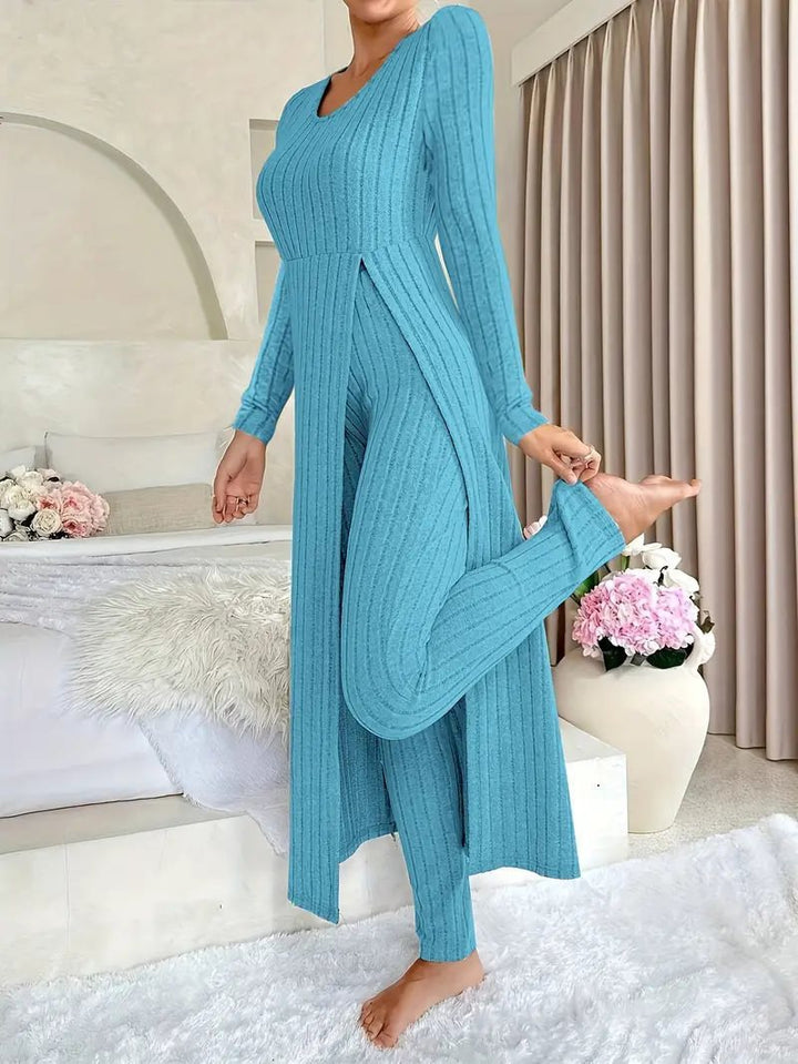 Elegant Women's Maxi Jumpsuit with hypersensitive structure and chic side slits and style