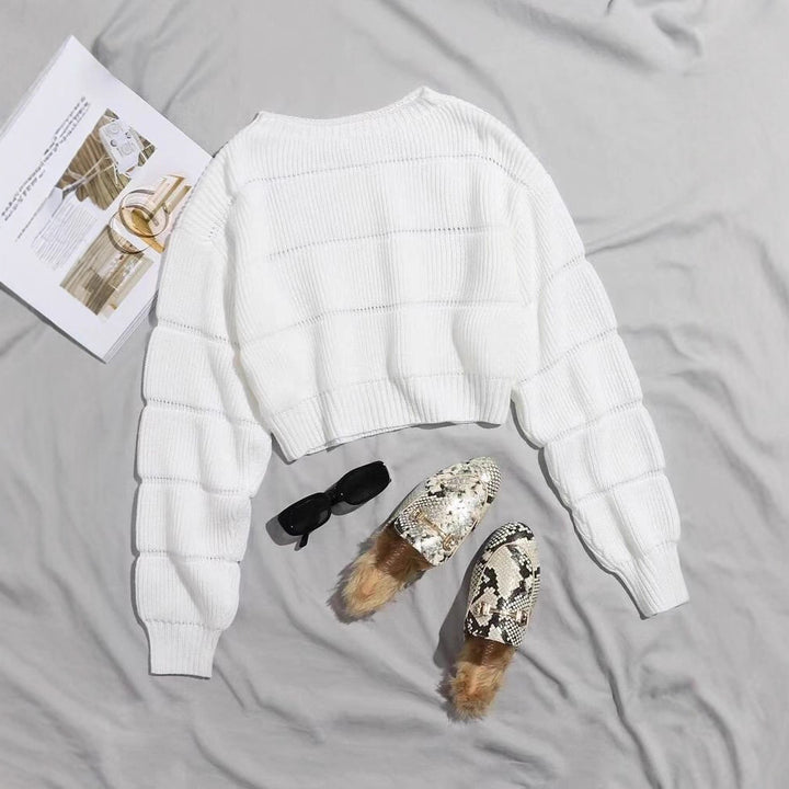 Ladies trendy knitted pullover with a ribbed texture and a short cut Lune London