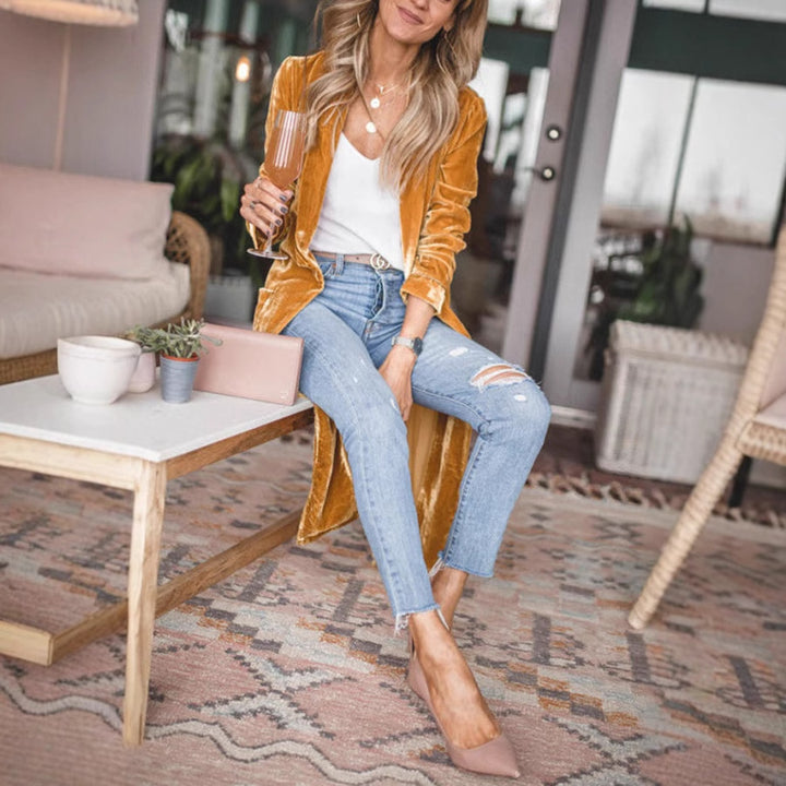 Manteau en velours à la mode pour femmes avec une coupe élégante et des poches pratiques Chic & Stil