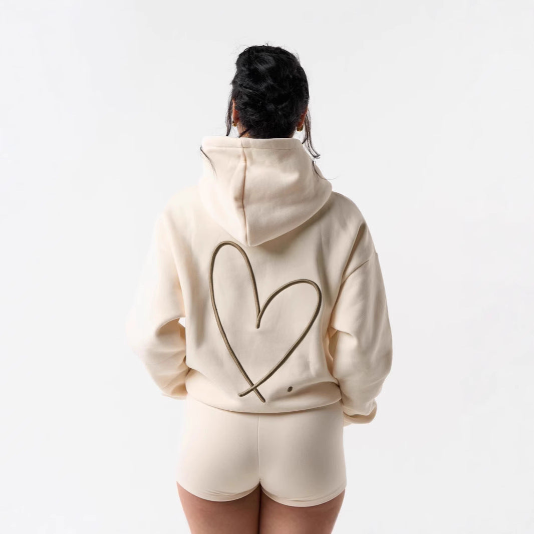 Women's hoodie sweatshirt with large heart design and comfortable short shorts Chic & Stil