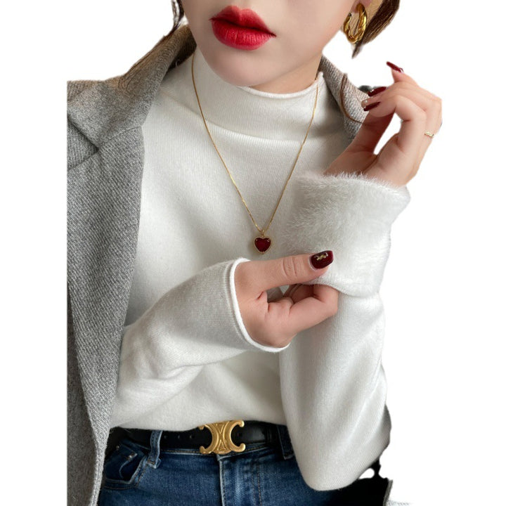 Pull élégant à col roulé pour femmes en matériau doux Chic & Stil