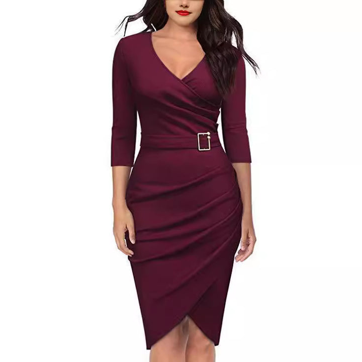 Robe portefeuille pour femmes avec des éléments de drapés sophistiqués et une élégante boucle de ceinture Chic & Stil