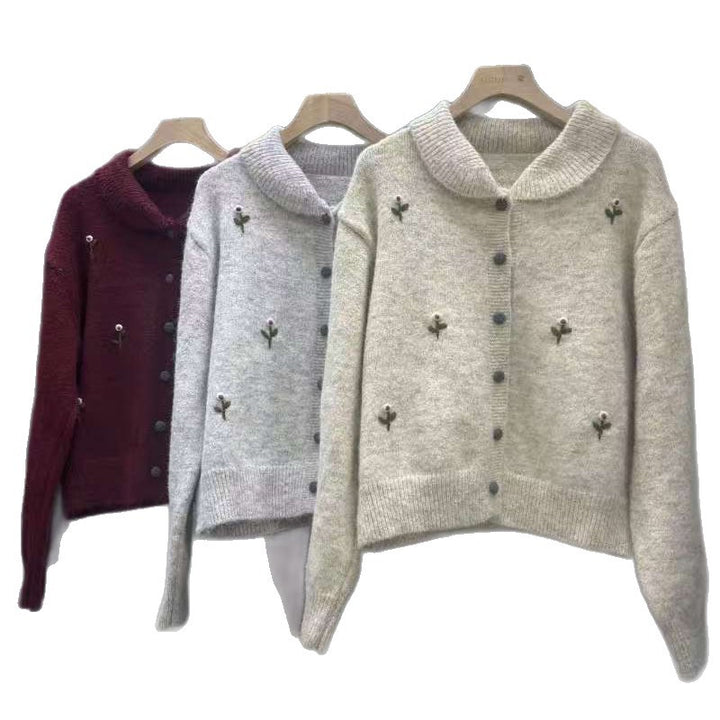 Comfortable knitted jacket for women with floral design and button closure Lune London