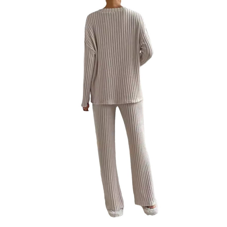 Casual sweat suit for women with V-neck and loose fit Lune London