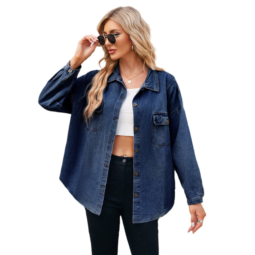 Casual denim jacket for women with practical pockets and modern cut Lune London