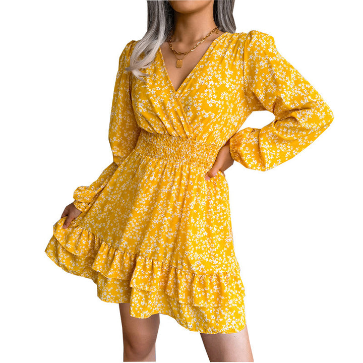 Romantic floral dress for women with V-neck and ruffle details Lune London