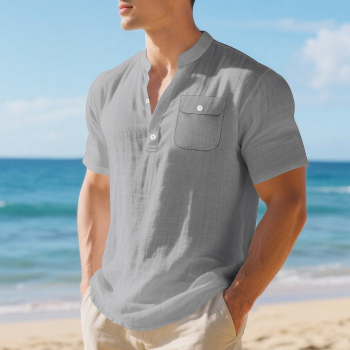 Short sleeve shirt for men with Henley collar and practical chest pocket Lune London