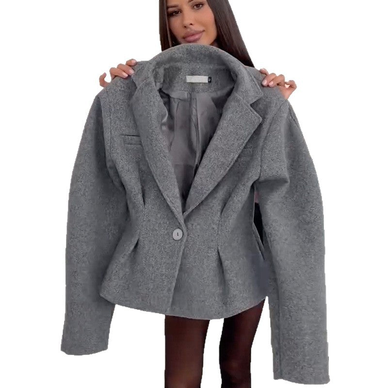Structured blazer for women with elaborate shoulder pads Lune London