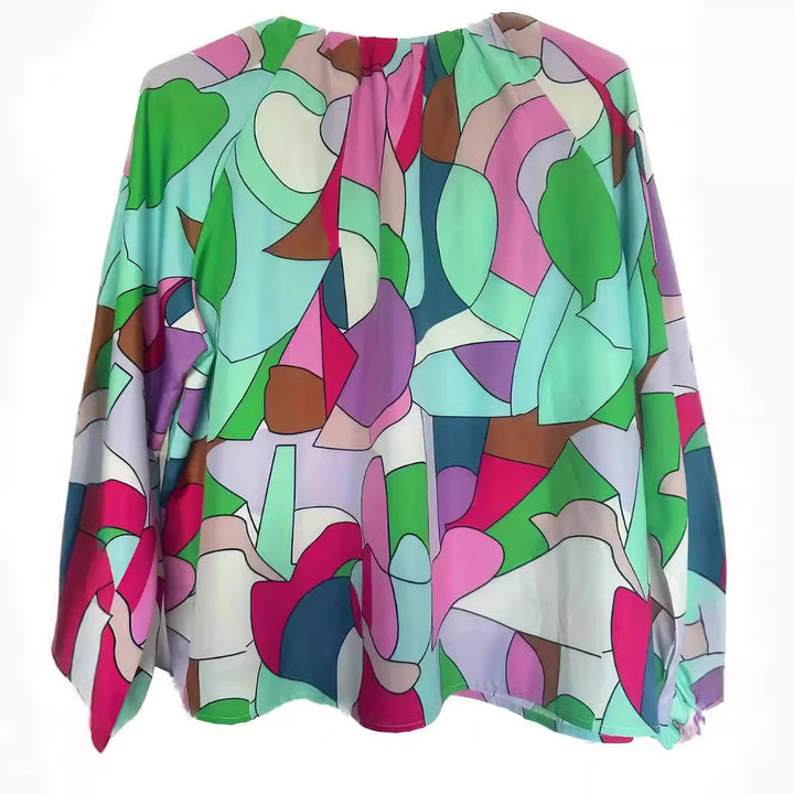 Blouse for women with V-neck and trendy graphic design Lune London