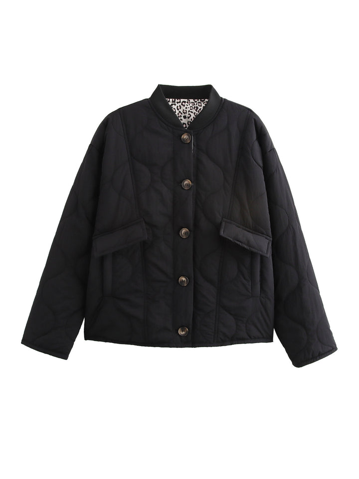 Quilted transitional jacket for women with practical pockets and round collar Lune London