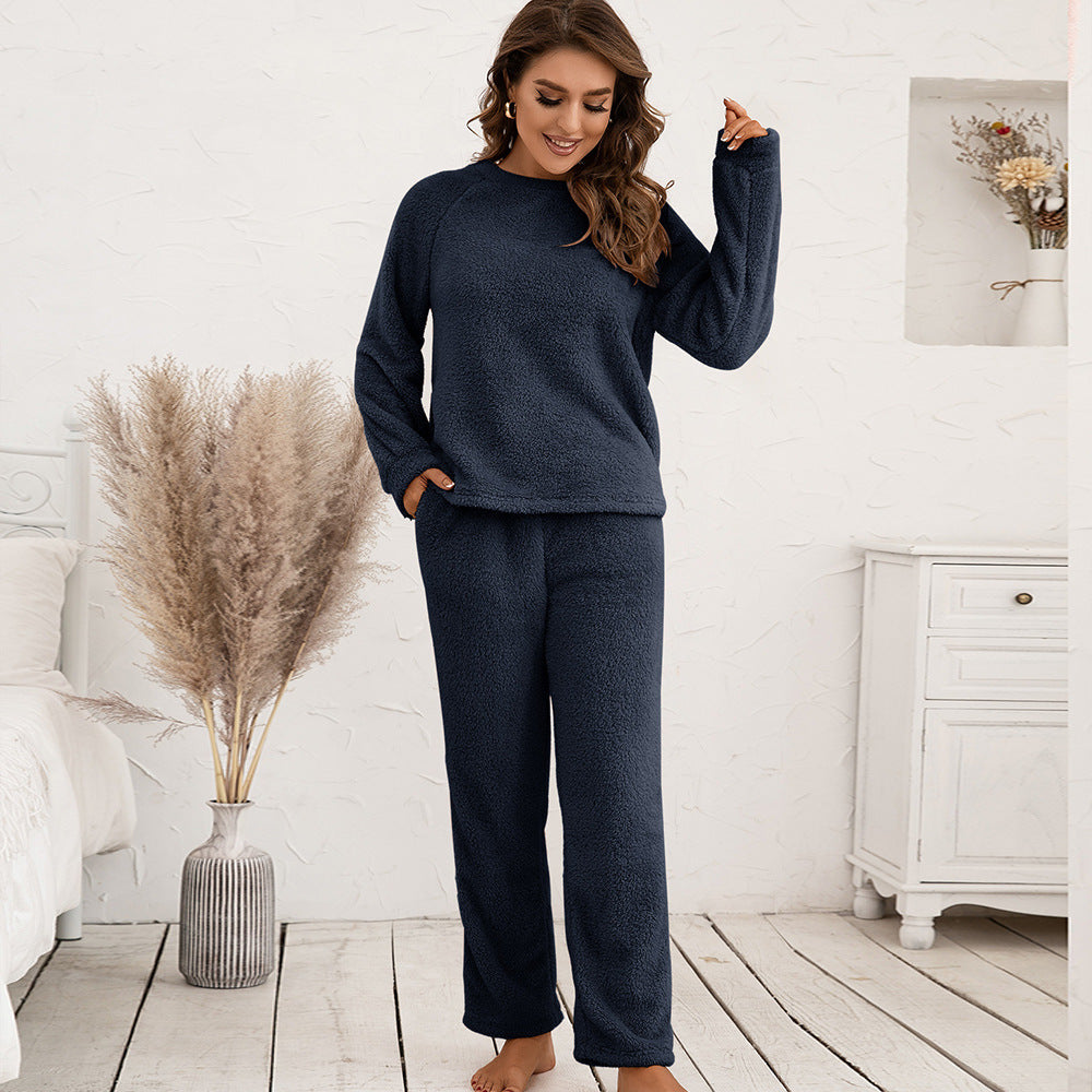 Cozy fleece pajama set for women with long sleeves and comfortable pants Lune London