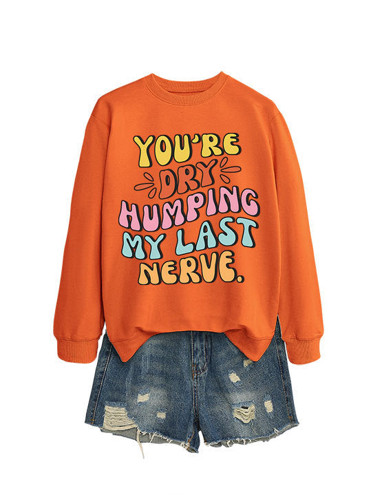 Sweat-shirt femme avec slogan de bande dessinée joyeux et coupe décontractée Chic & Stil