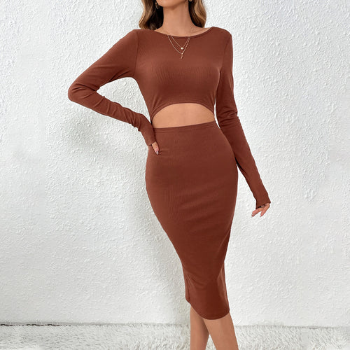 Robe midi ajustée pour femmes avec des découpes et des manches longues Chic & Stil