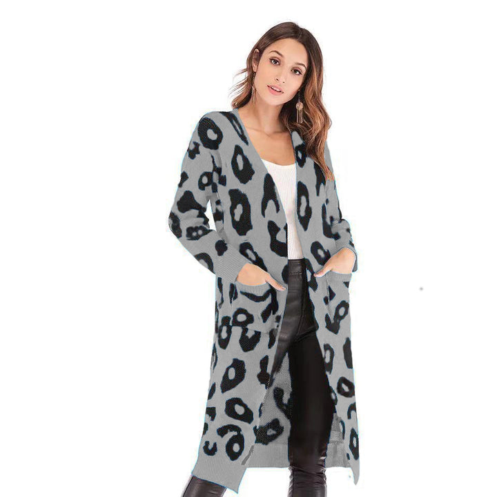 Thick knit cardigan for women with leopard pattern and practical pockets Lune Londonl