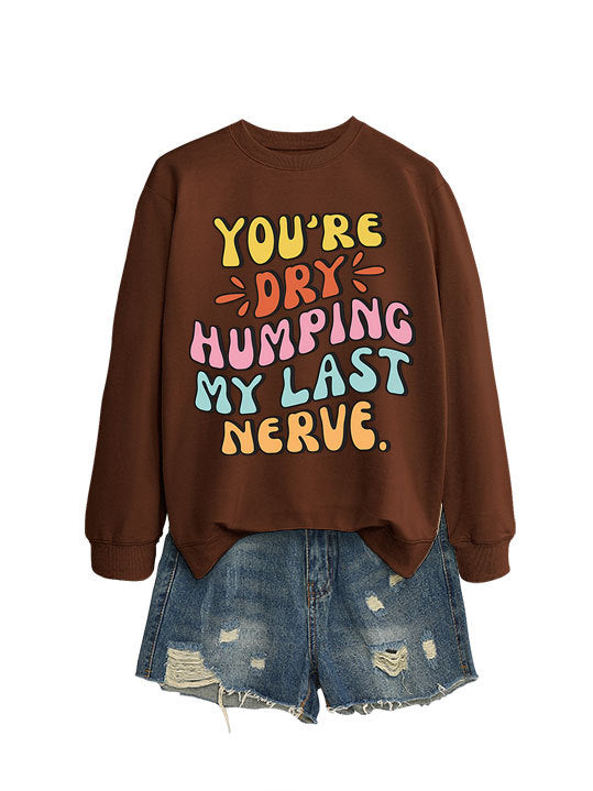 Sweat-shirt femme avec slogan de bande dessinée joyeux et coupe décontractée Chic & Stil