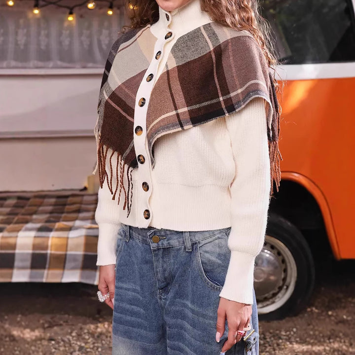 Gilet tricoté pour femmes avec un motif décoratif à carreaux et des détails de boutons pratiques Chic & Stil
