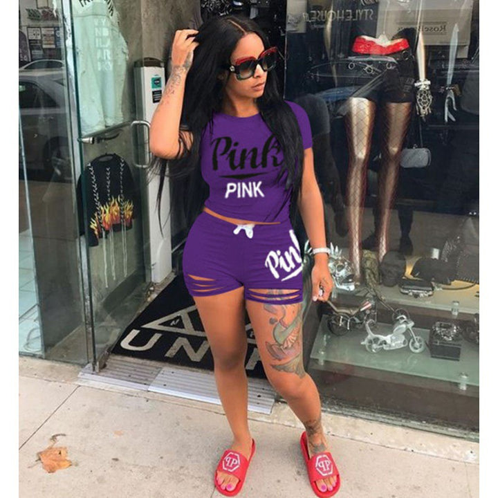 Ensemble t-shirt et short pour femmes sportif avec coupe décontractée et imprimés contrastés Chic & Stil