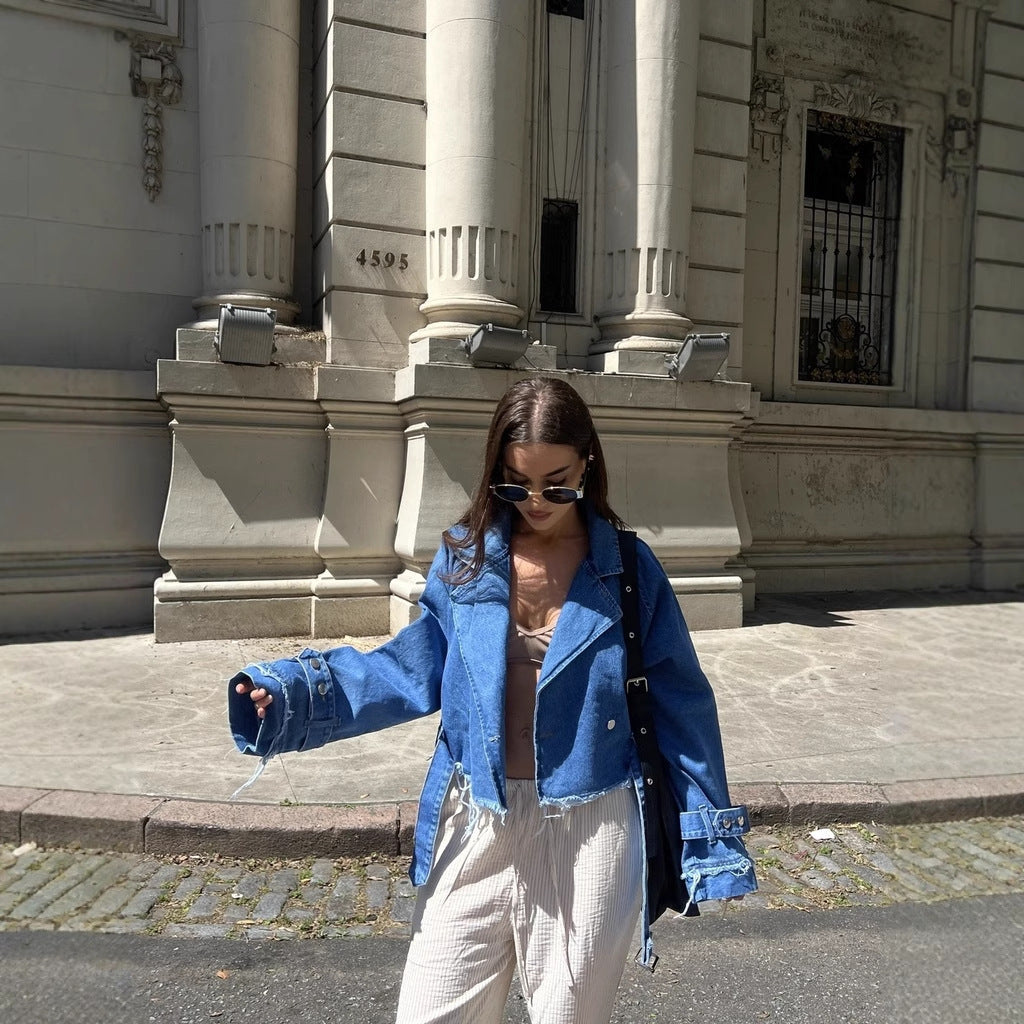 Cropped denim jacket for women in vintage style with fringes and trendy details Lune London