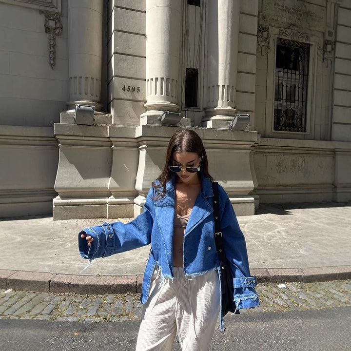 Cropped denim jacket for women in vintage style with fringes and trendy details Lune London