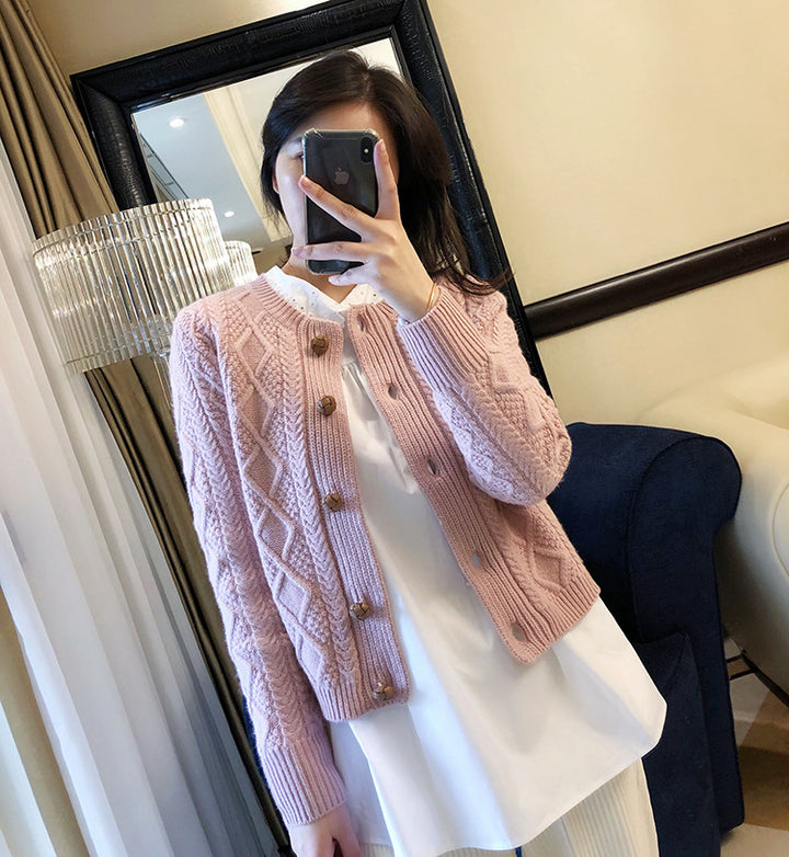 Cardigan femme avec motif en câble texturé et boutons en bois Chic & Stil