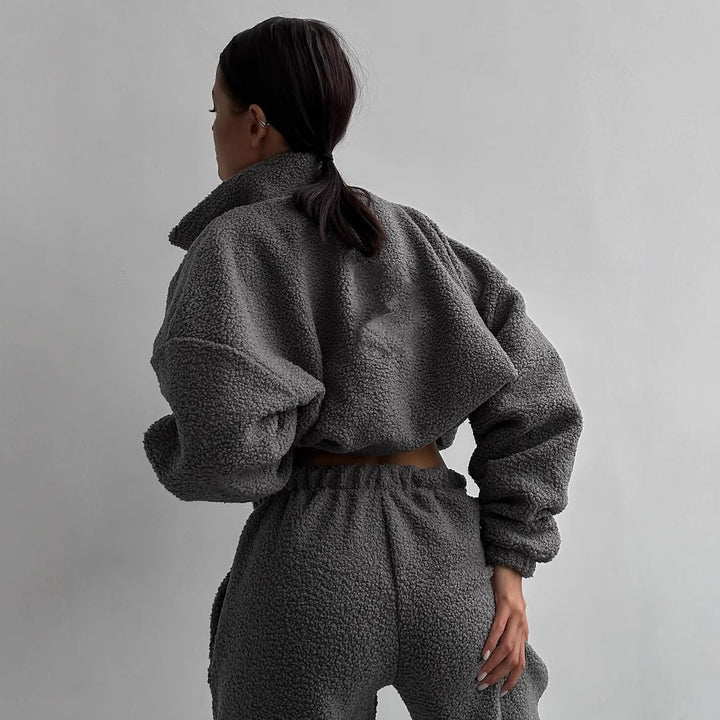 Comfortable fleece jogging set for women with hood and elastic waist Lune London