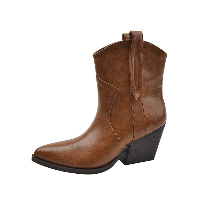 Fashion boots for women with an elegant look with a pointed toe Lune London