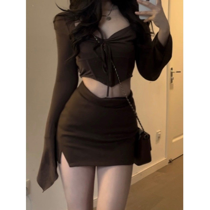 Women's casual crop top with knot and figure-flattering mini skirt