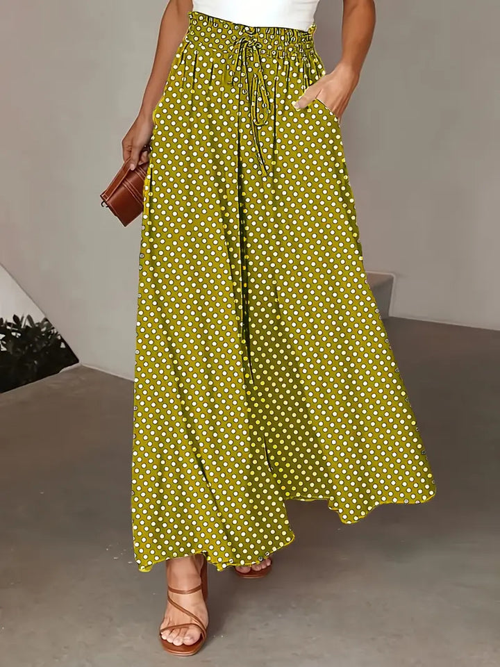 Loose-fitting leisure pants for women with an elastic waistband and side pockets Lune London