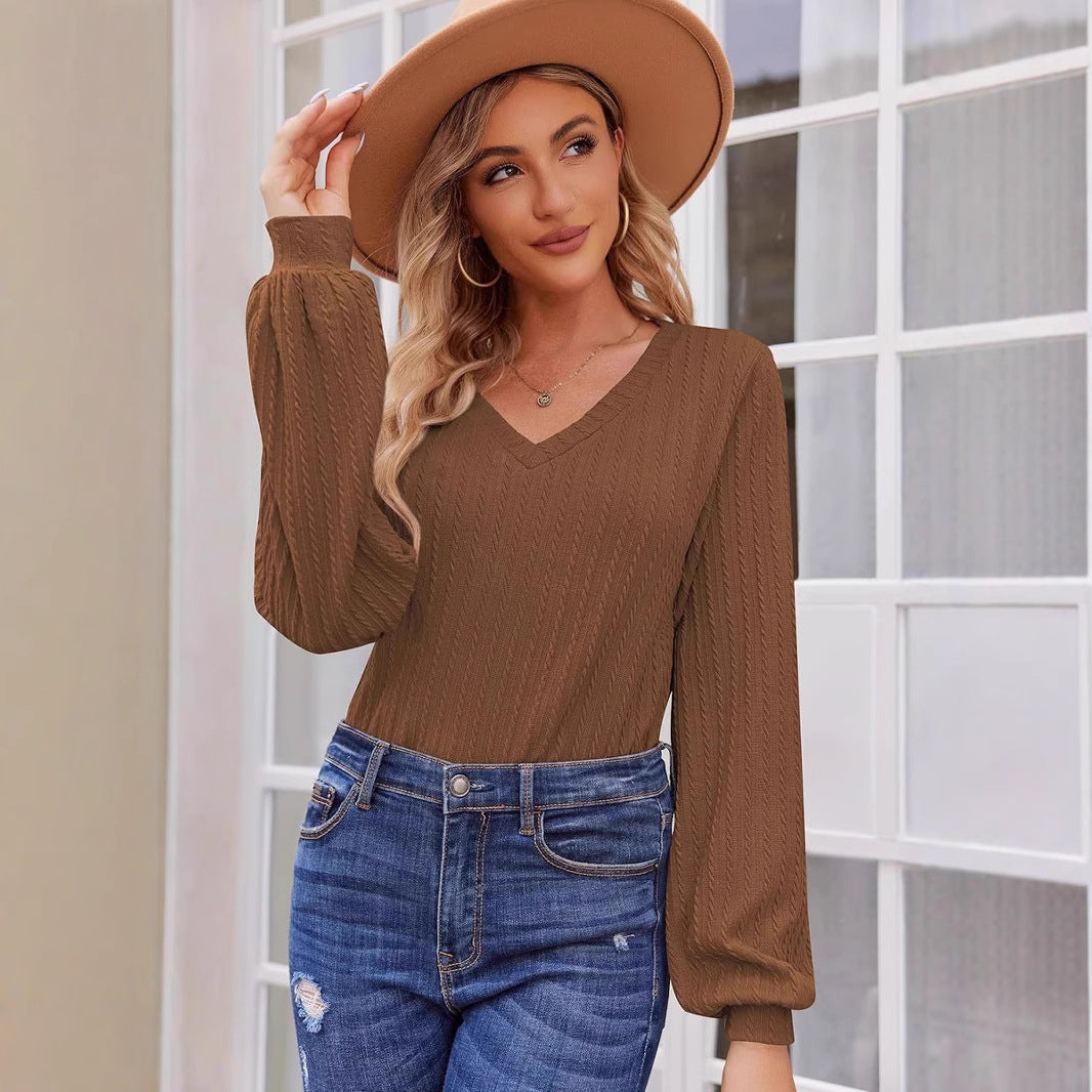 Women's knit sweater with a fine ribbed texture and a casual V-neck Lune London