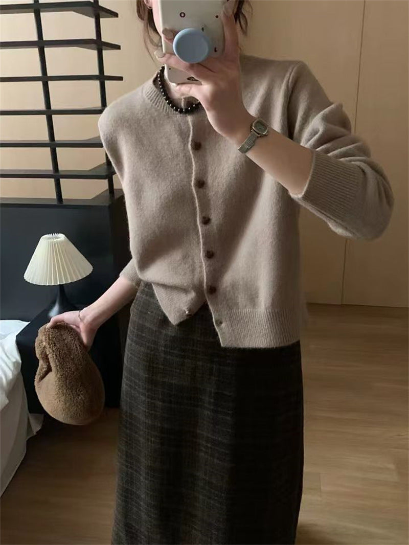 Cardigan en tricot doux pour femmes avec des boutons et une texture côtelée Chic & Stil