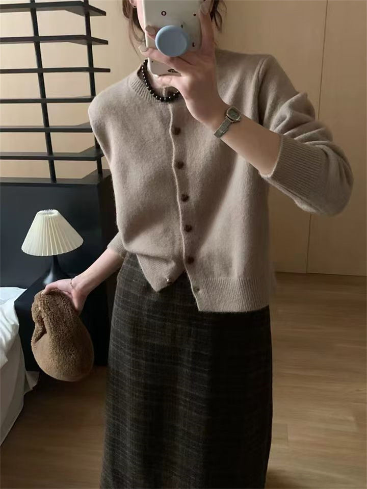 Cardigan en tricot doux pour femmes avec des boutons et une texture côtelée Chic & Stil