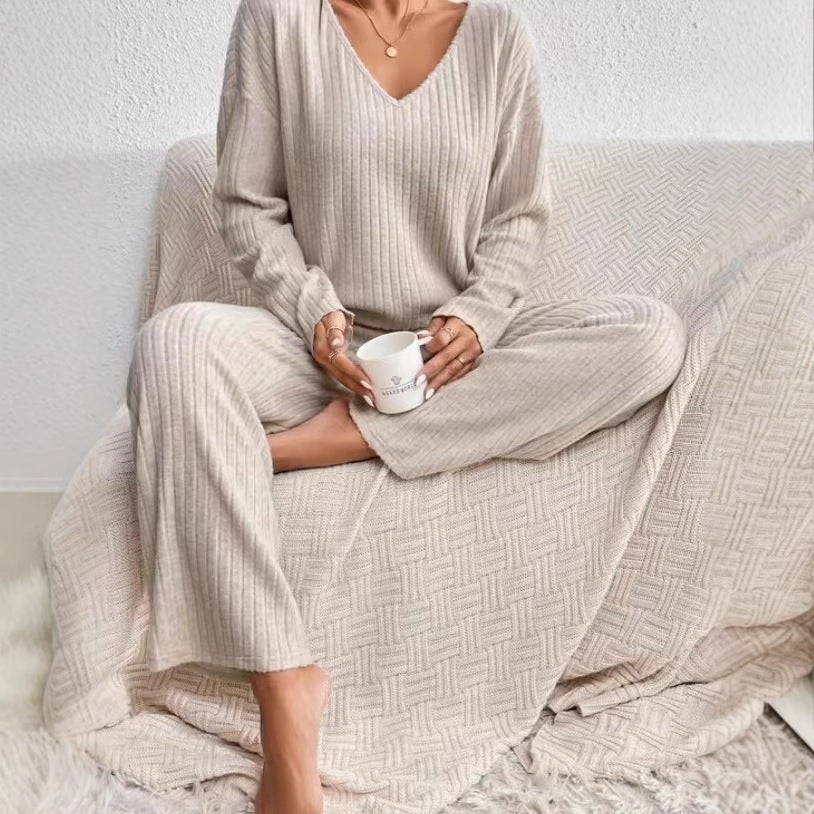 Comfortable set for women with V-neck and wide leg Lune London
