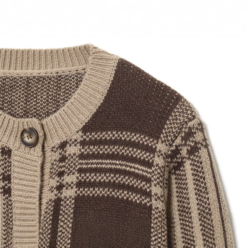 Trendy checked knit pullover for women with button placket and round neck Lune London